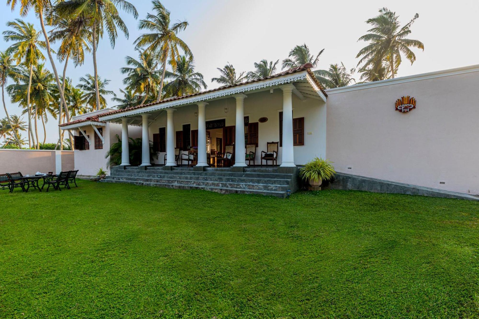 House By The Sea Hikka Hotell Hikkaduwa Eksteriør bilde