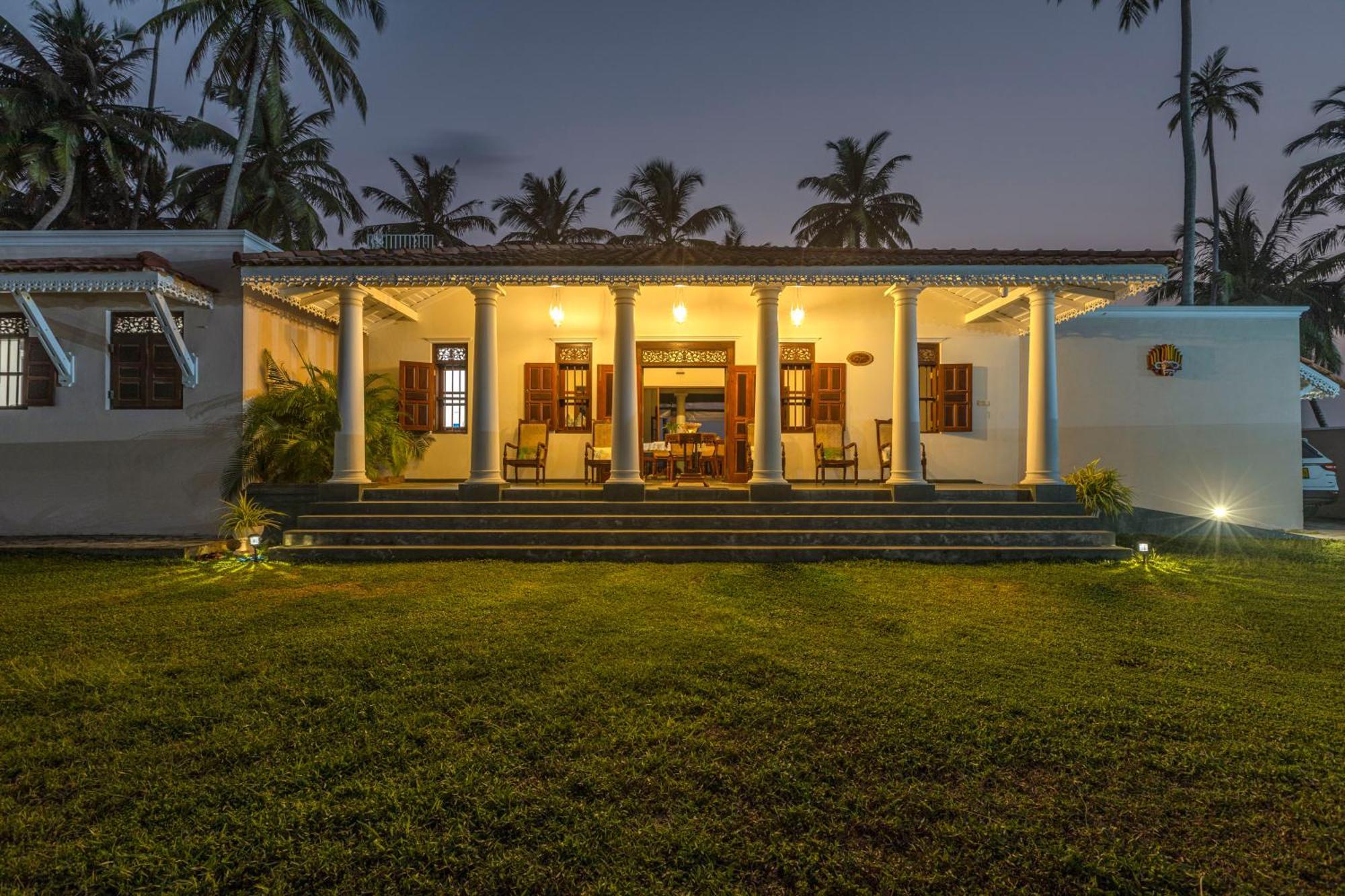 House By The Sea Hikka Hotell Hikkaduwa Eksteriør bilde