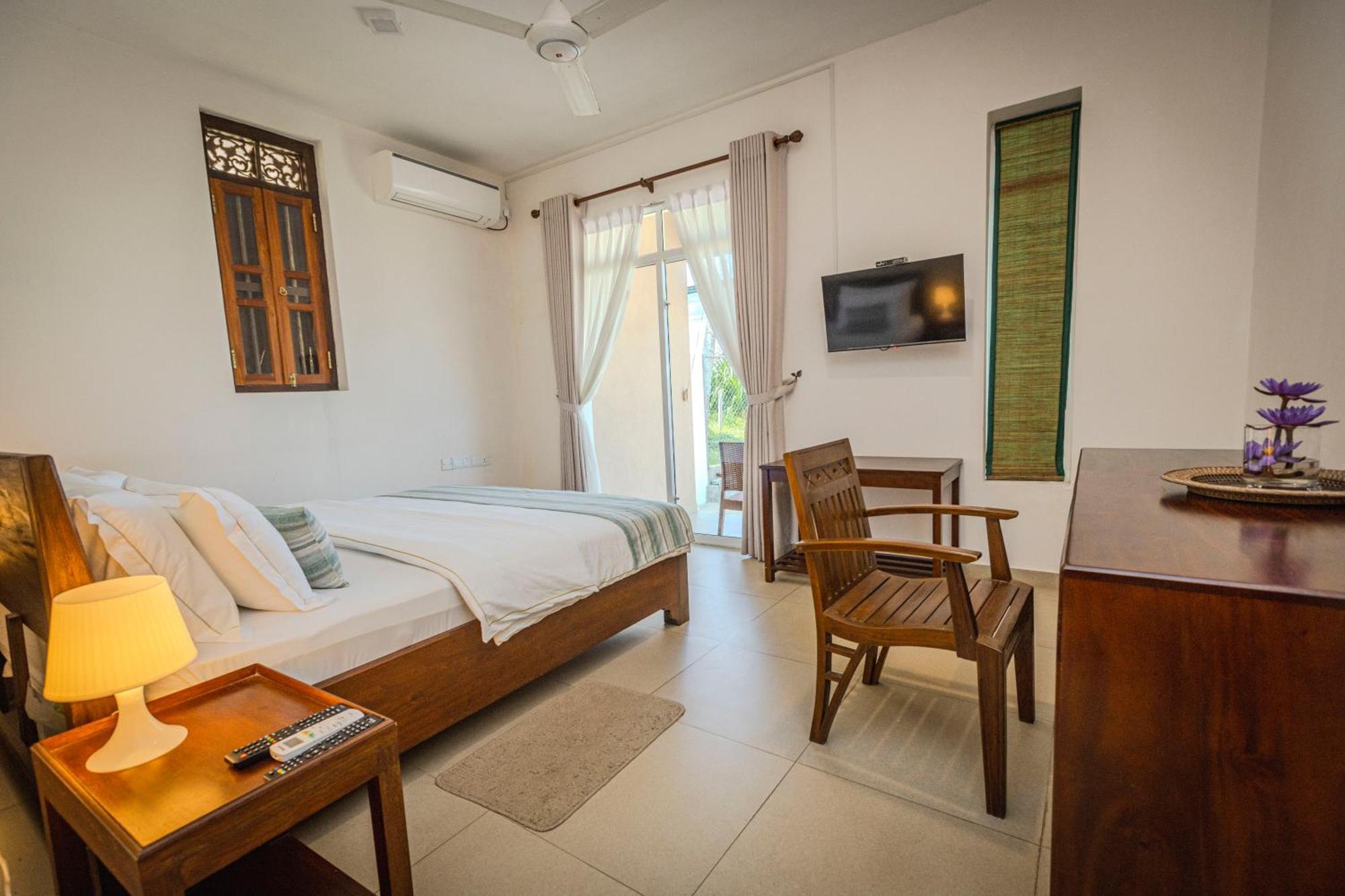 House By The Sea Hikka Hotell Hikkaduwa Eksteriør bilde