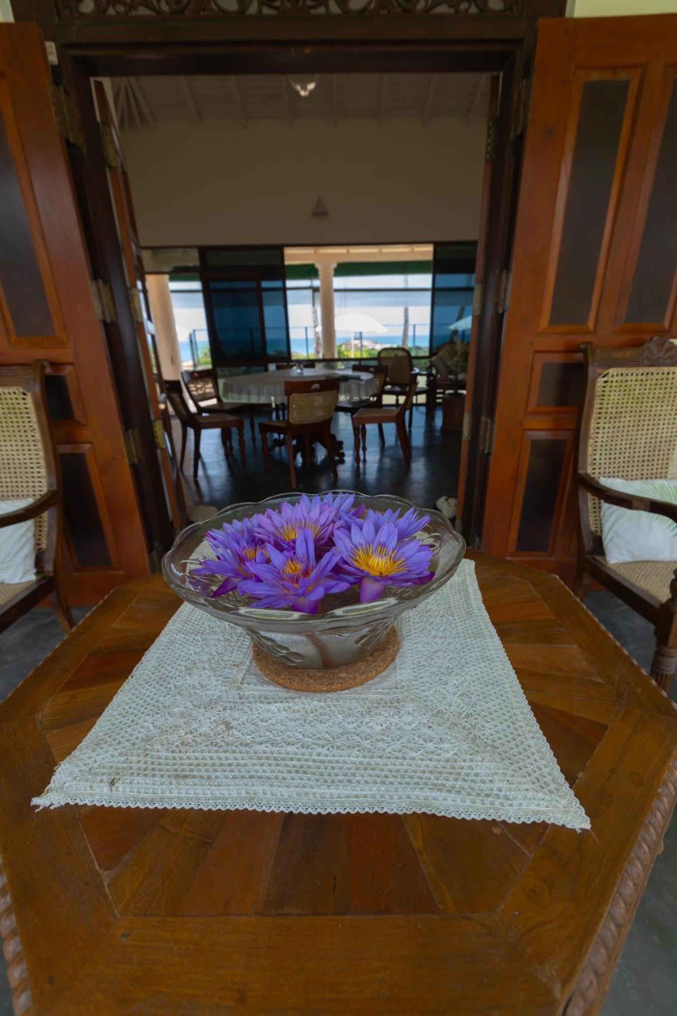 House By The Sea Hikka Hotell Hikkaduwa Eksteriør bilde